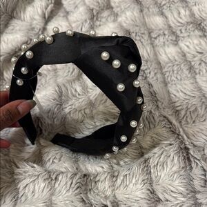 Elegant Black Pearl-Studded Headband